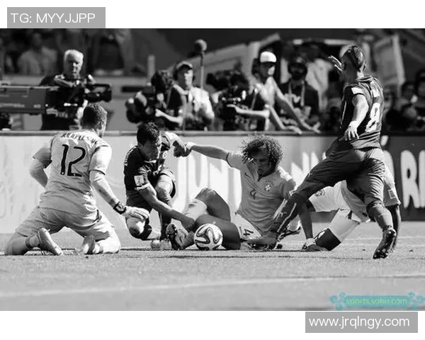 足球明星黑白照背后的故事与瞬间展现他们的辉煌与坚持